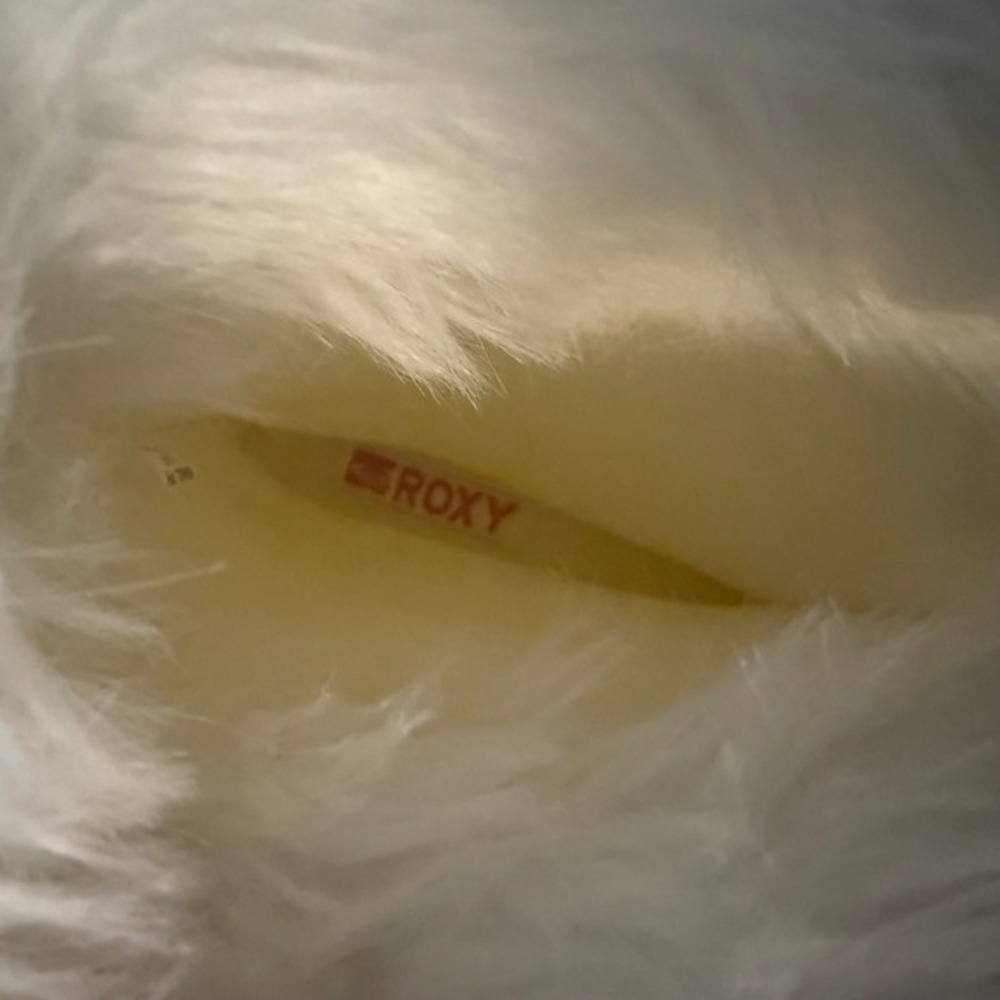 Roxy Sasquatch White Faux Fur Mid-Calf Boots Ribbon Tie Heart Charms Womens L - Picture 7 of 8
